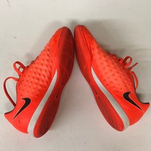 magista futsal shoes